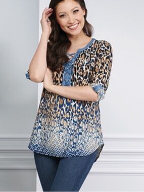 NYGARD BLOUSE ANIMAL PRINT LACE UP V NECK BUTTON UP SLEEVE CREAM AND BLUE SZ MED